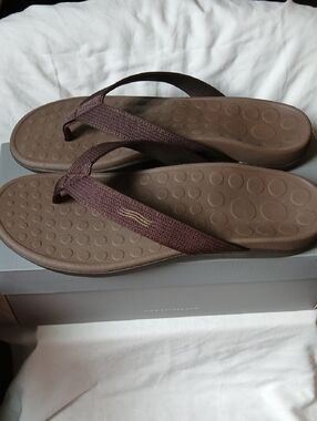 Vionic Men's Brown Foam Footbed Flip-Flops